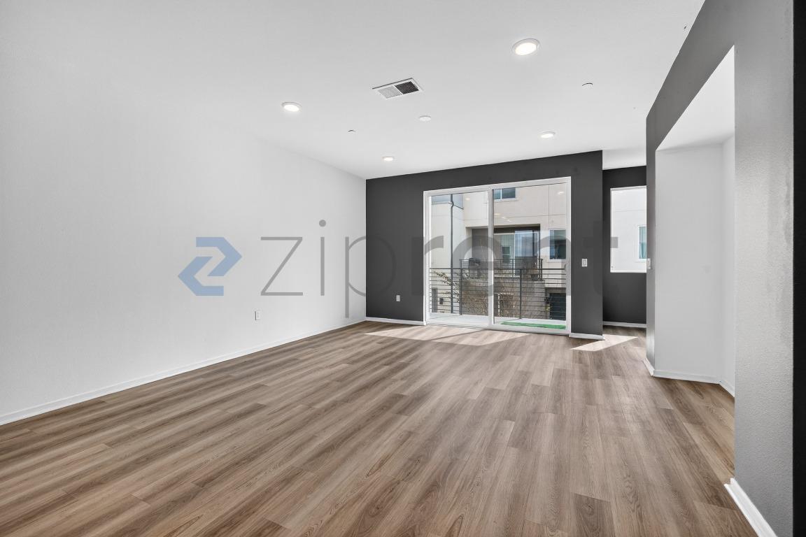 Building Photo - 5252 Beachfront Cove