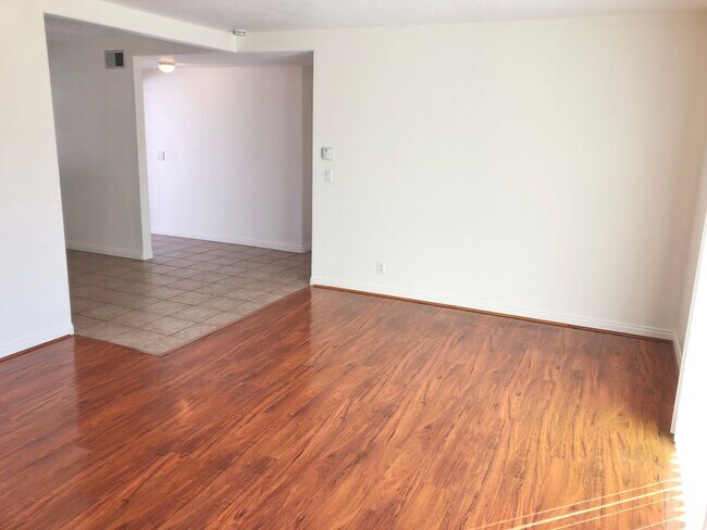 Building Photo - Amazing Single Family Home Located in desirable Huntington Beach!