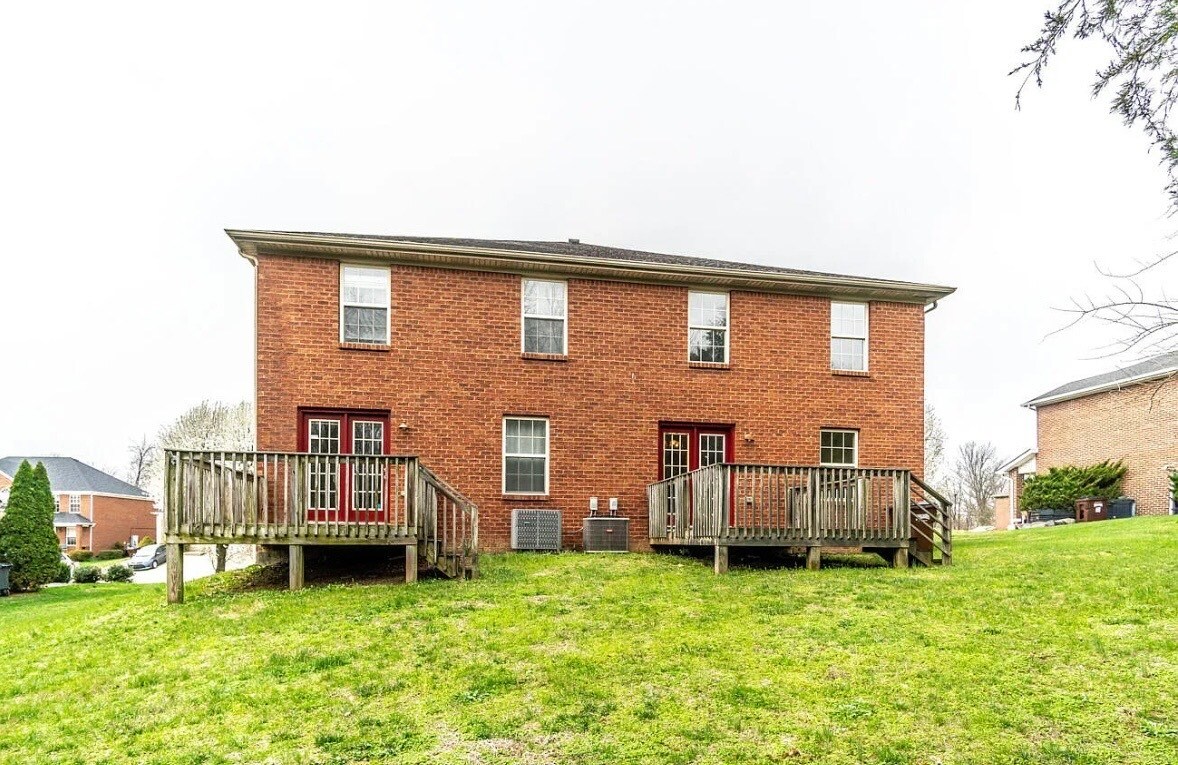 Building Photo - 578 Hampton Way