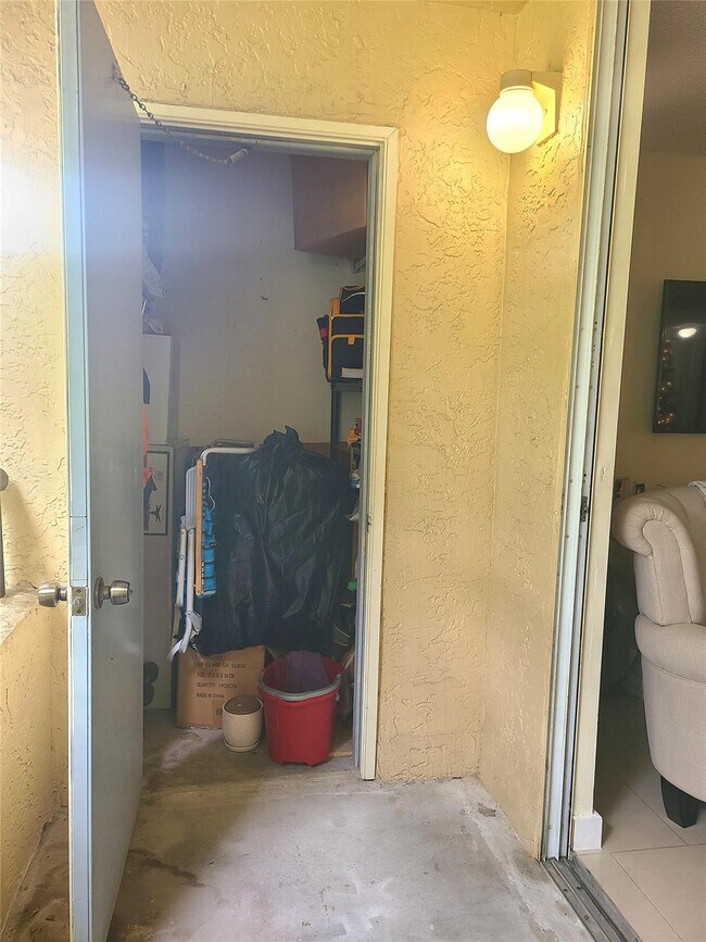 Building Photo - 801 Lyons Rd