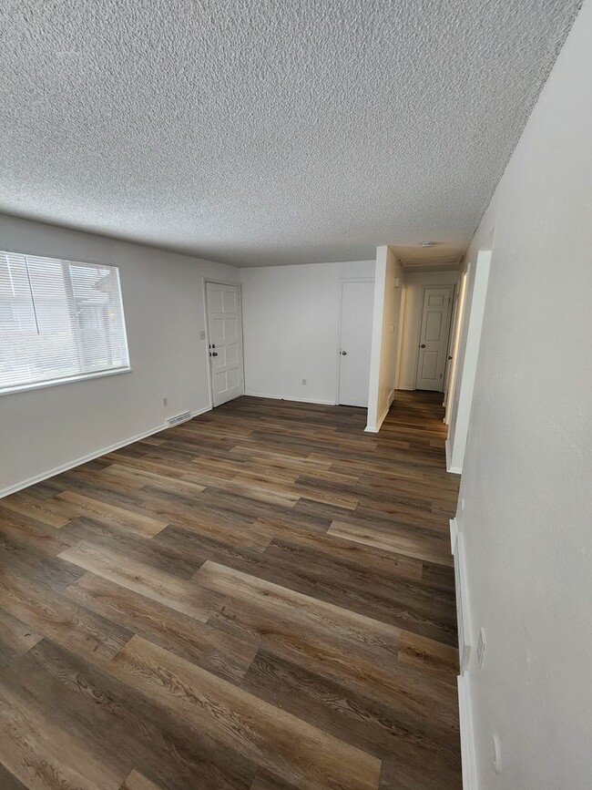Building Photo - 4337/4339 W. Custer Place