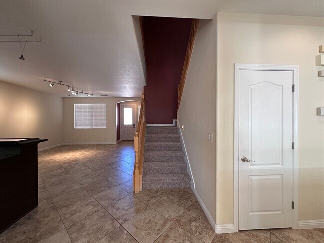 Building Photo - Summerlin Beauty