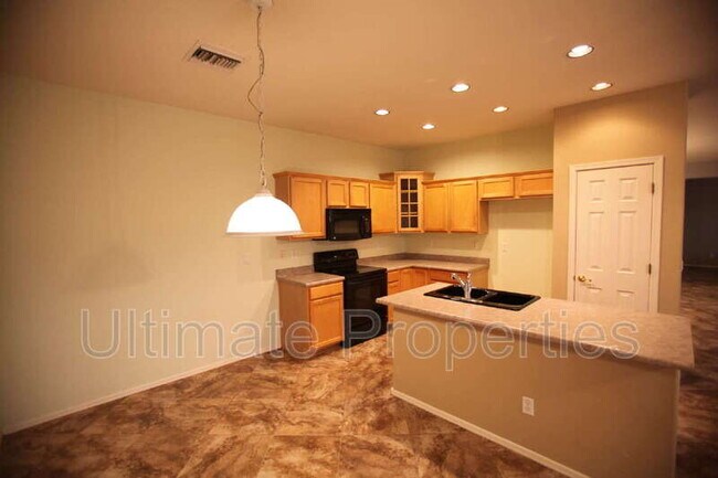 Building Photo - 9453 W Frank Ave