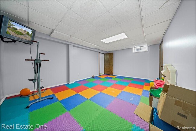 Building Photo - 13987 Glenwood Dr