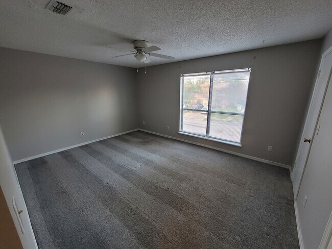 Building Photo - 5544 Cabot Dr N