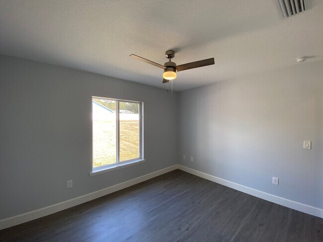 Building Photo - Desirable SW Ocala Neighborhood 3/2/2 **WON'T LAST**