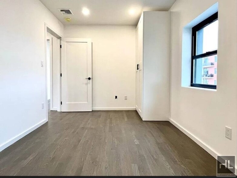 Building Photo - STEINWAY STREET