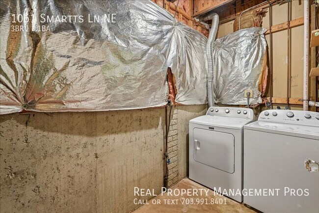 Building Photo - 1061 Smartts Ln NE