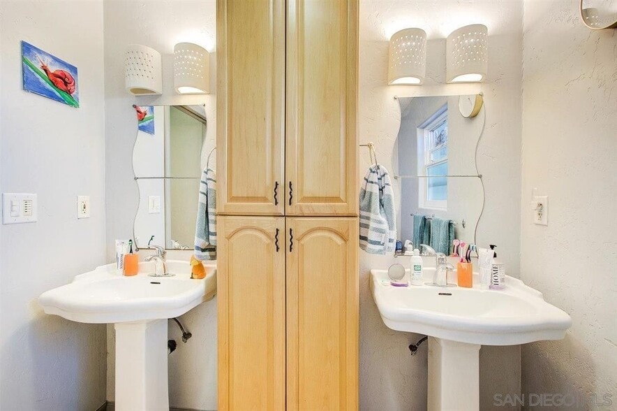 Building Photo - 5038 Savannah St