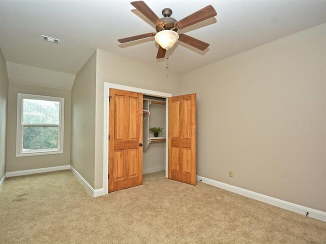 Building Photo - 907 Ellingson Ln