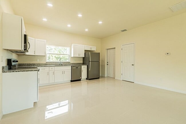 Building Photo - 3BR/2BA Home with 1-Car Garage in Prime SW Lehigh Acres – Brand New Construction