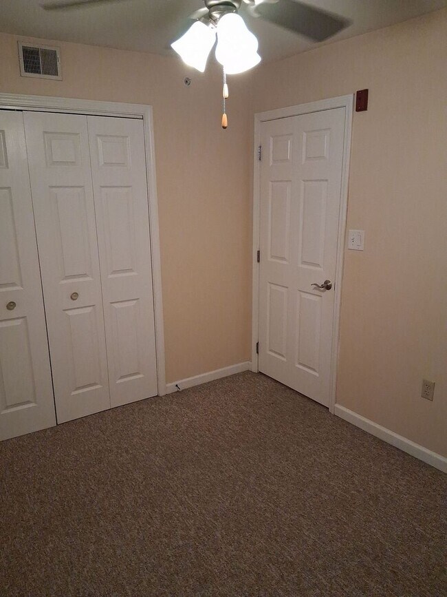 Building Photo - Laurel Station #307 - 3bed/2bath with awesome views of Laurel Avenue! $3350 monthly rent includes...