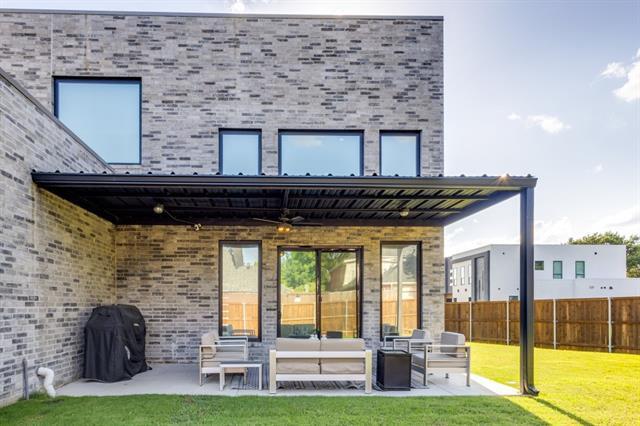 Building Photo - 9774 Sunset Dr