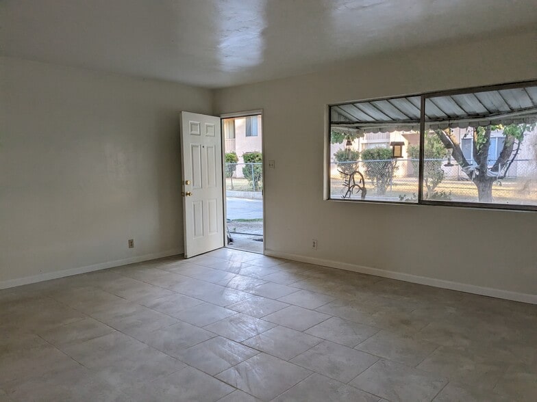 Building Photo - 418 Real Rd