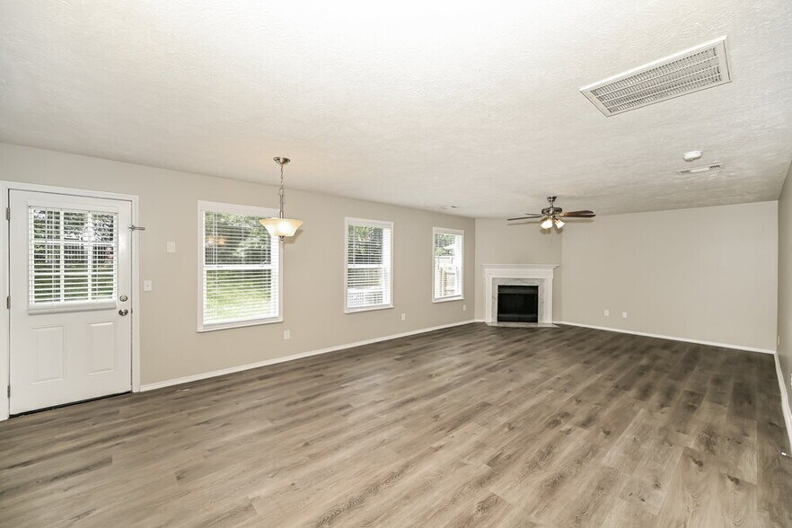Building Photo - 5625 Dory Dr