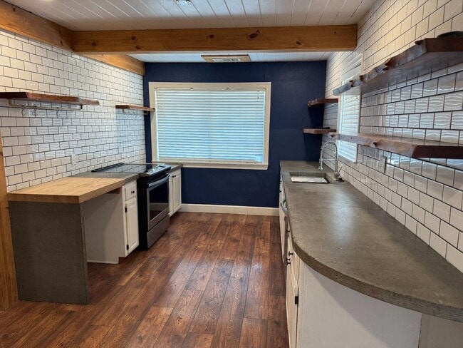 Building Photo - 3 Bedroom home in Winters
