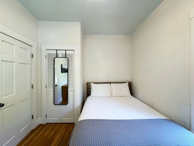 Building Photo - 346 N Grand St