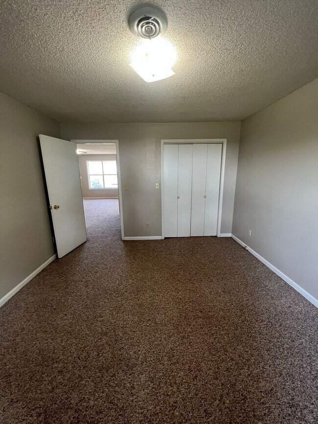 Building Photo - 208 Ivie Ln