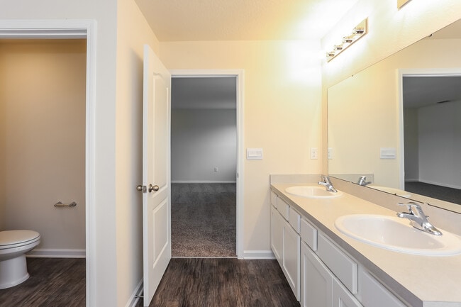 Building Photo - 145 Ashwood Cir