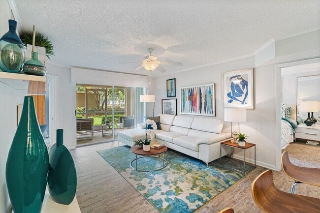 Building Photo - 2159 Polo Gardens Dr