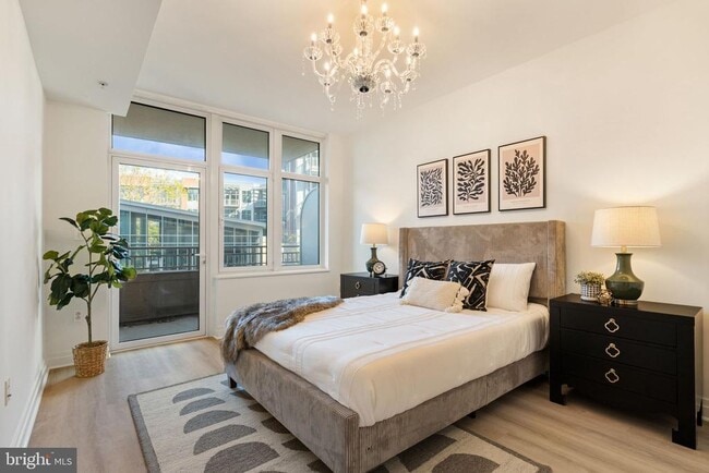 Building Photo - 8220 Crestwood Heights Dr