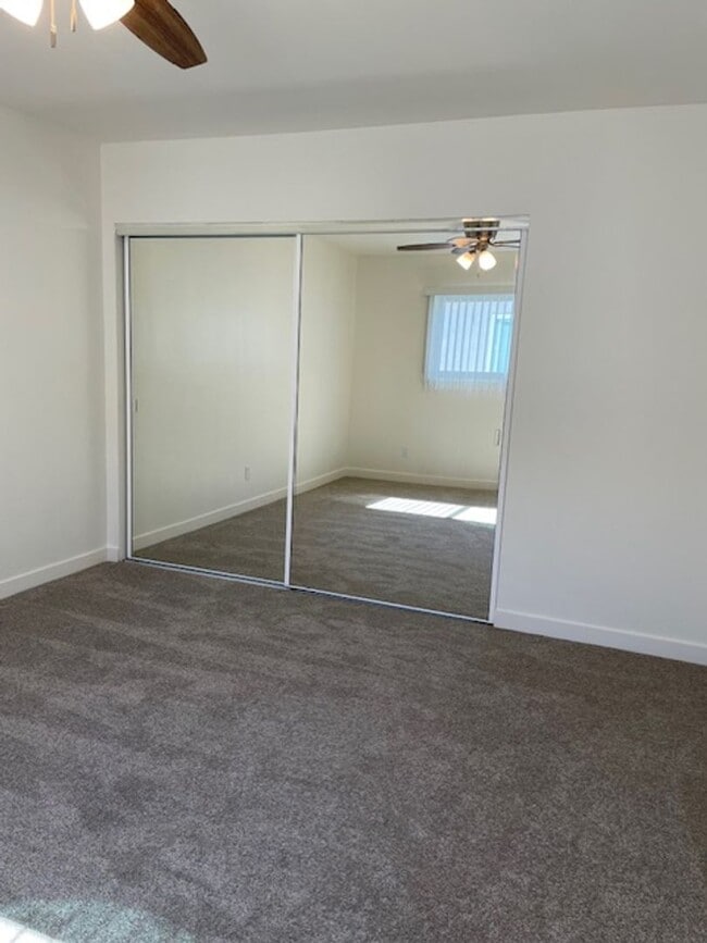 Building Photo - Spacious 2 Bedroom Unit in Huntington Beach
