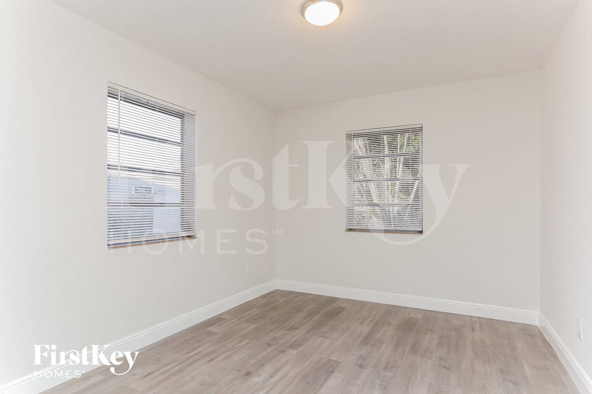 Building Photo - 1571 NE 44th St