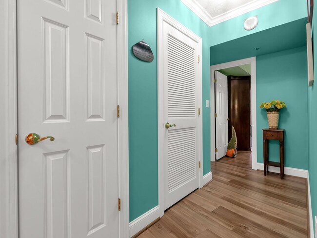 Building Photo - Have It All in Crystal City: Spacious, Stylish & Steps From Everything!