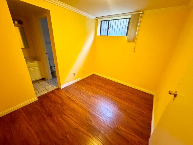Building Photo - *** Charming 4 bed 3.5 bath Alhambra Townhome ***