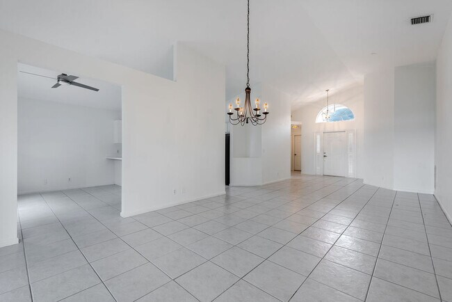 Building Photo - 1975 Oak Berry Cir