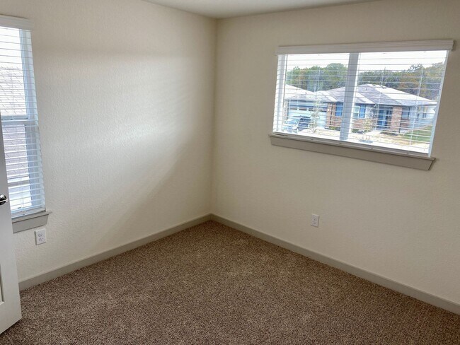 Building Photo - Beautiful 3bed/2.5bath in Northeast Austin!!