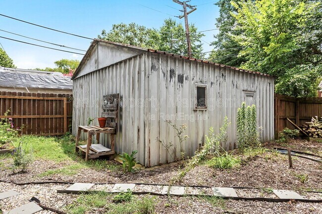Building Photo - 4007 Chevy Chase St