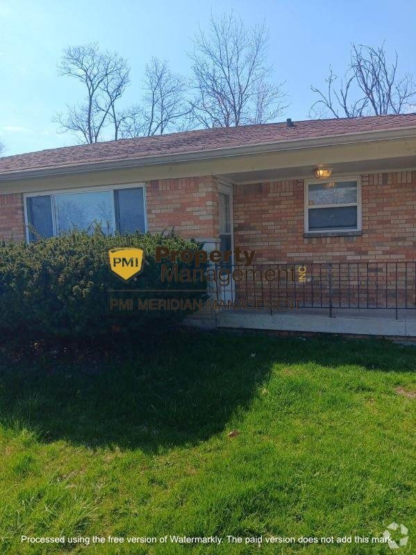 Building Photo - Cozy 2-Bedroom Duplex in the Heart of Indi...