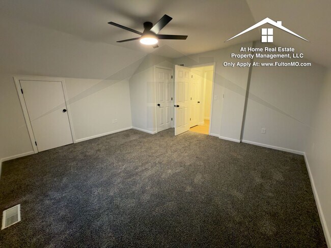 Building Photo - 1011-1013 Greystone Court