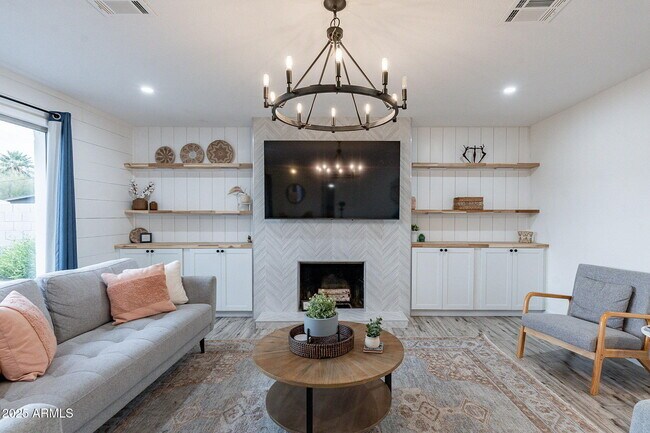Building Photo - 8725 E Palo Verde Dr
