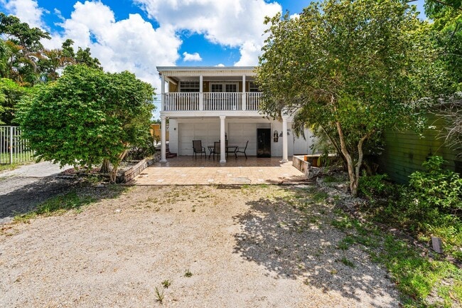 Building Photo - 4985 Gulfstream Rd