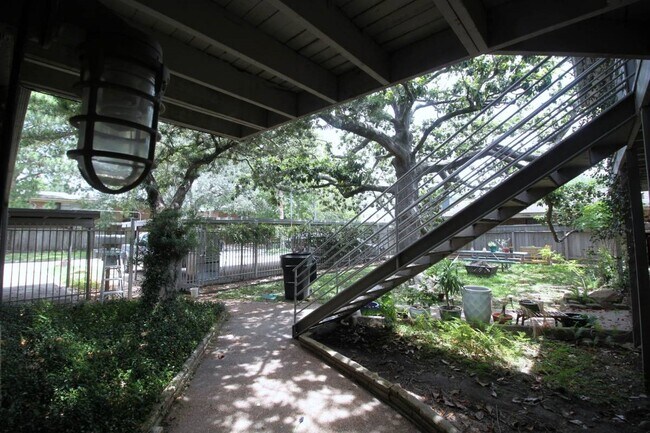Building Photo - 4719 Oakshire Dr