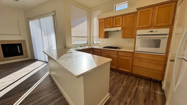 Building Photo - Clean & Comfortable Home in North Las Vegas