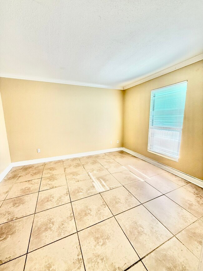 Building Photo - 455 Alt 19
