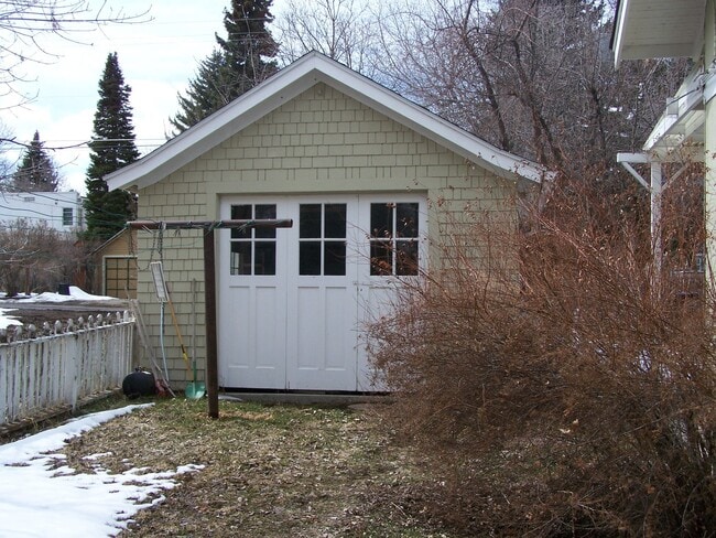 Primary Photo - 4 Bedroom close to downtown, bike and walk...