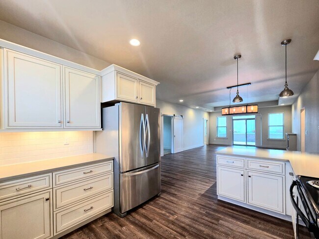 Building Photo - 1704/1706 Danny Boy Ln. Duplex