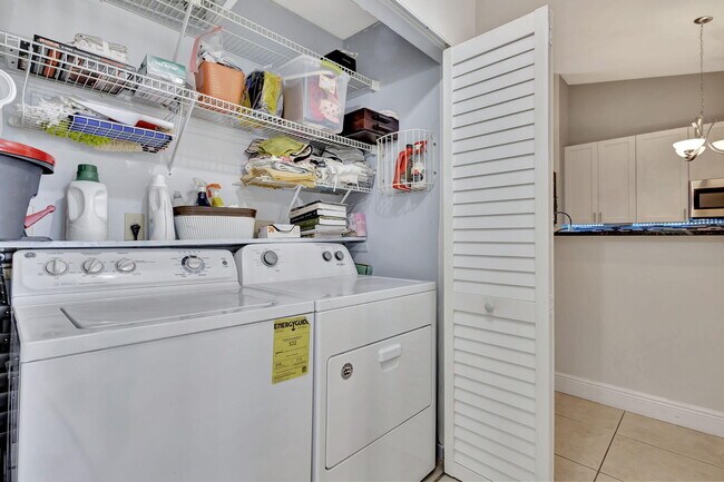 Building Photo - 4693 Lucerne Lakes Blvd E