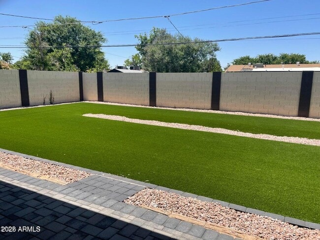 Building Photo - 6824 N 14th St