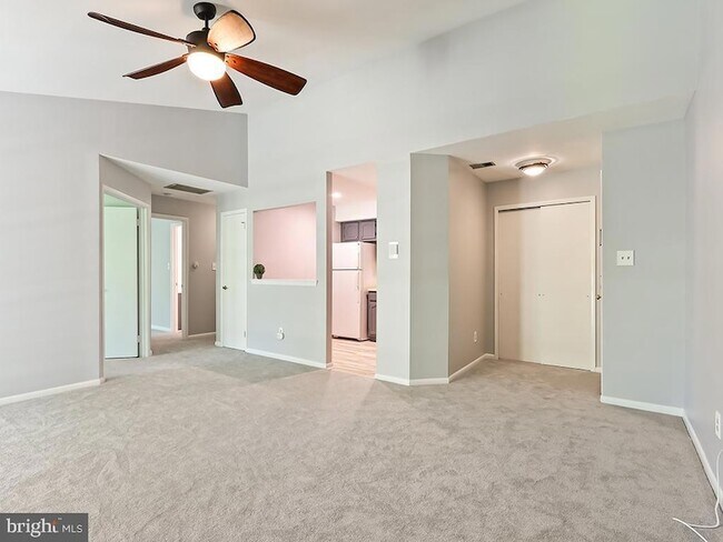 Building Photo - 303 Trinity Ct