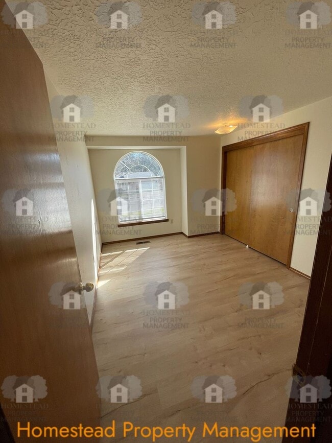 Building Photo - Homestead loves their tenants! 1/2 one months rent!