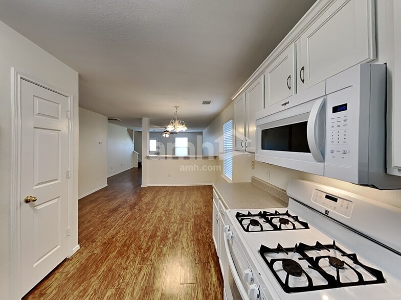 Building Photo - 2848 Deerfern Ln