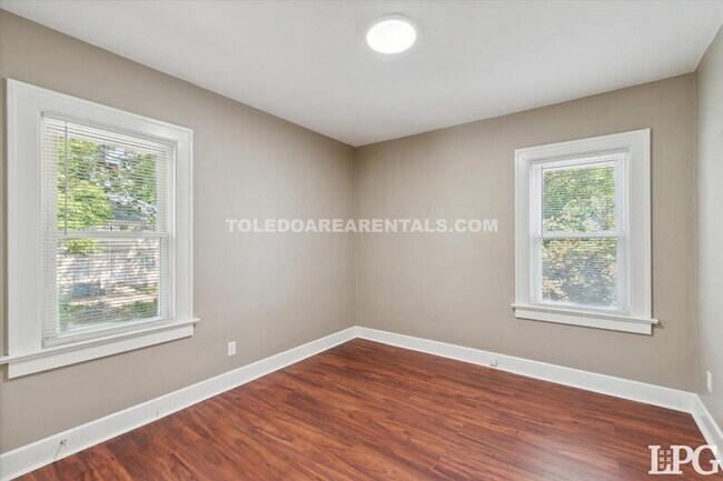 Building Photo - 2030 Wyndhurst Rd