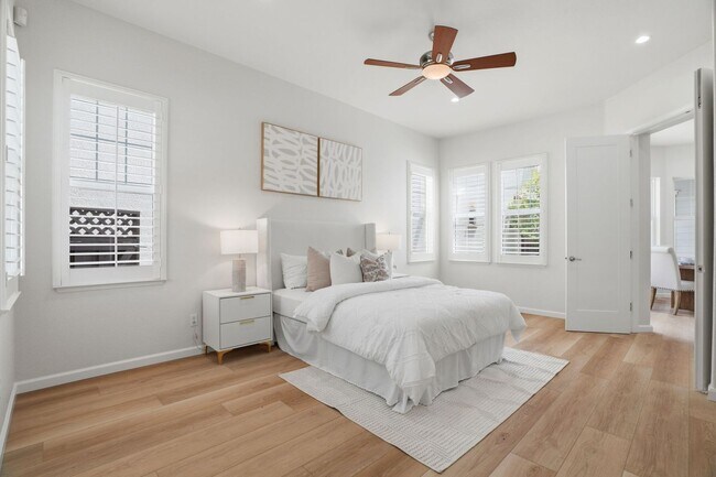 Building Photo - BRIGHT, OPEN RESIDENCE IN RIVERMARK HOME WITH EXCELLENT LAYOUT