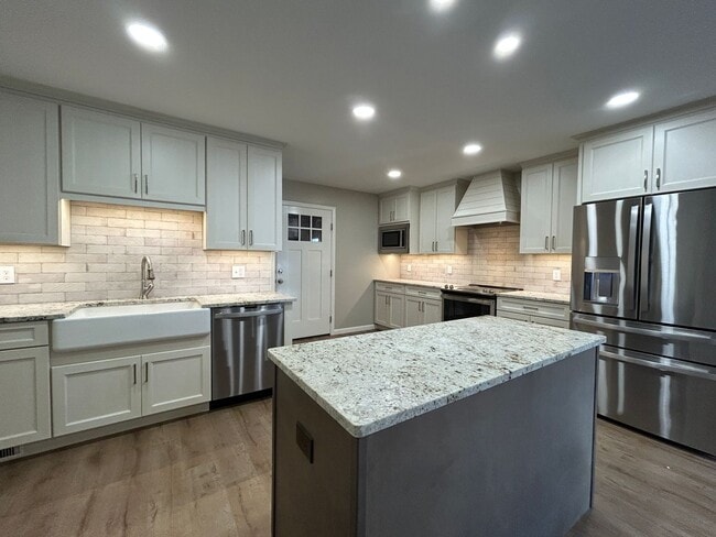 Building Photo - Spacious Brick Ranch Nestled Away — Close to Town!