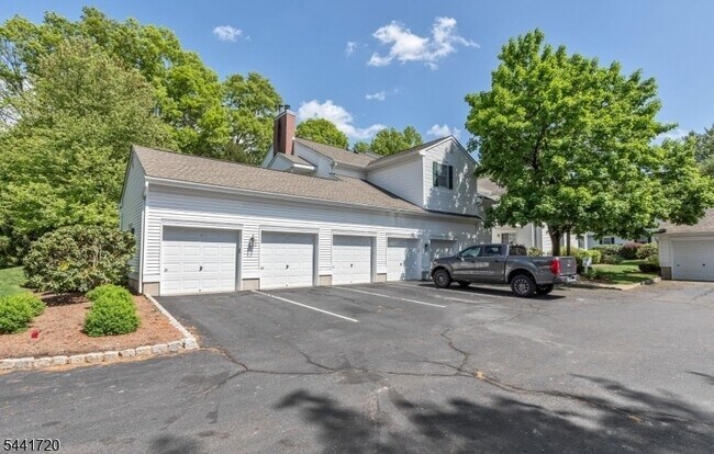 Building Photo - 82 Smithfield Ct